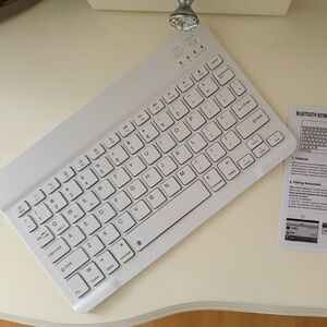 NWT🤍 Bluetooth Keyboard🤍